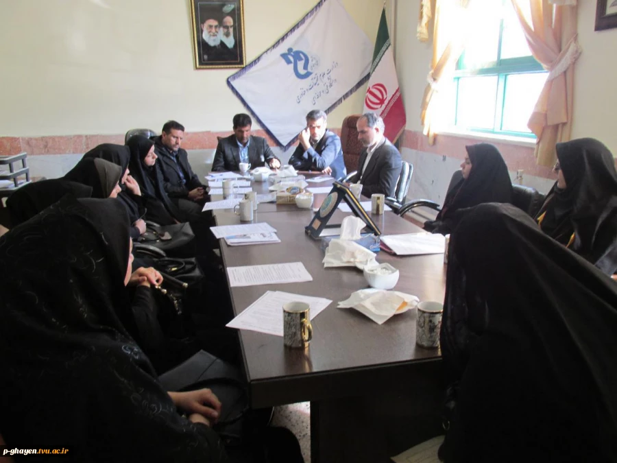 برگزاری جلسه شورای آموزشی با حضور اساتید دانشکده فنی دختران