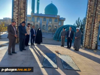 حضور کارکنان و دانشجویان دانشکده فنی و حرفه ای امام خمینی (ره) قاین به مناسبت هفته بسیج بر مزار شهدای گمنام دانشگاه آزاد اسلامی واحد قاینات . آذر 1401