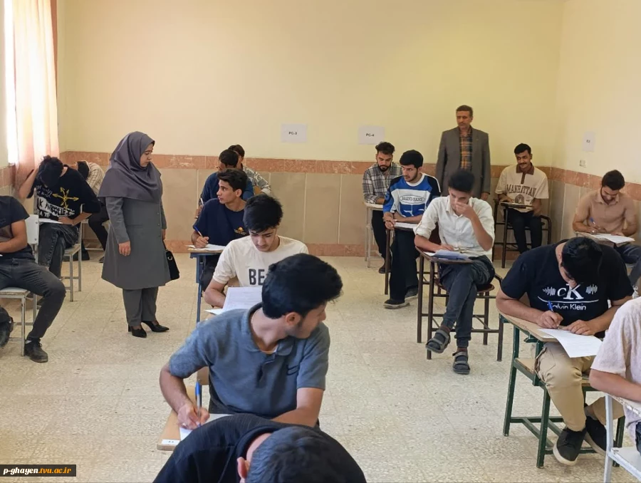 بازدید رئیس اداره نظارت، ارزیابی و تضمین کیفیت دانشگاه ملی مهارت استان خراسان جنوبی از حوزه های برگزاری امتحانات 4